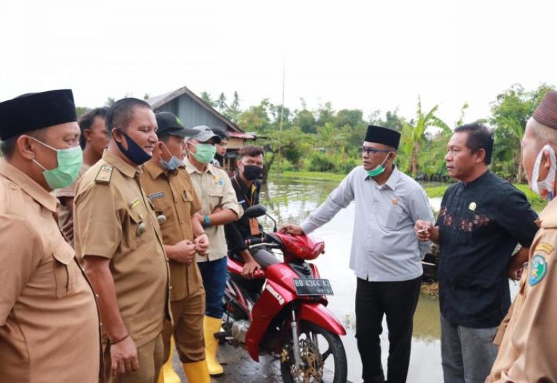 Sambangi Korban Banjir, Ketua DPRD Kota : Jangan Sampai Kelaparan Akibat Banjir