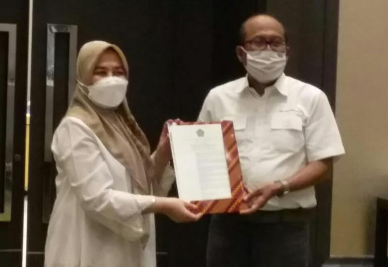 Penyerahan SK Penetapan LPH PT Surveyor Indonesia, Senin (28/12). (foto: istimewa)