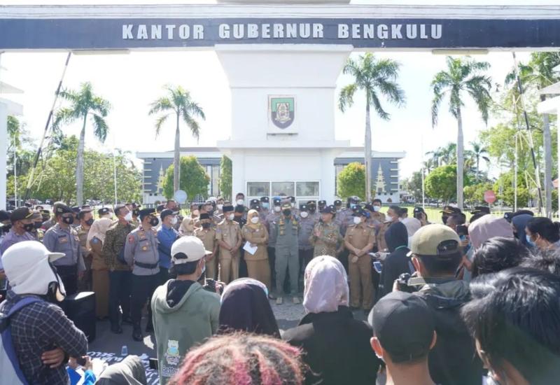 tolak tambang pasir besi