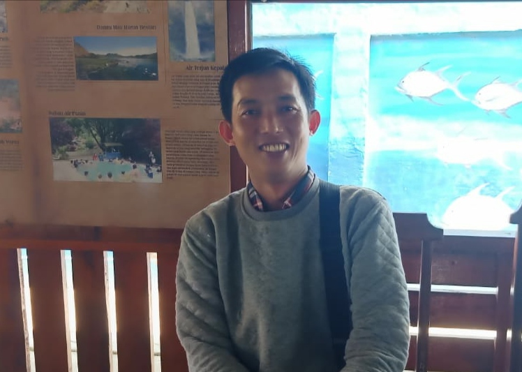 Sosok creator lagu "Rangkul Kami, Rohidin Mersyah".