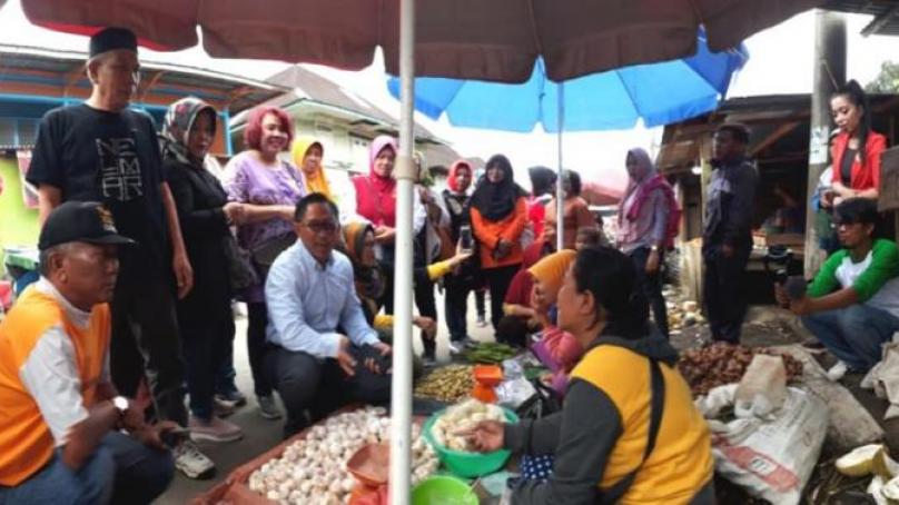 Balon Bupati saat blusukan ke Pasar Atas Curup.