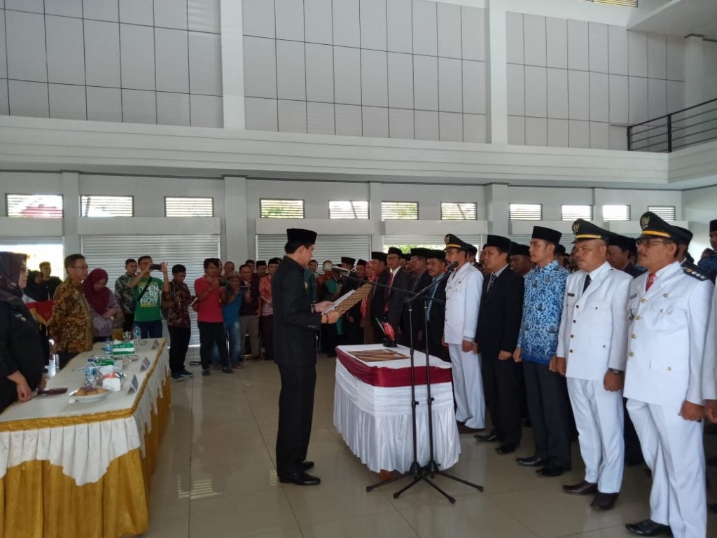 Pengambilan sumpah jabatan pejabat Pemkab Kaur.