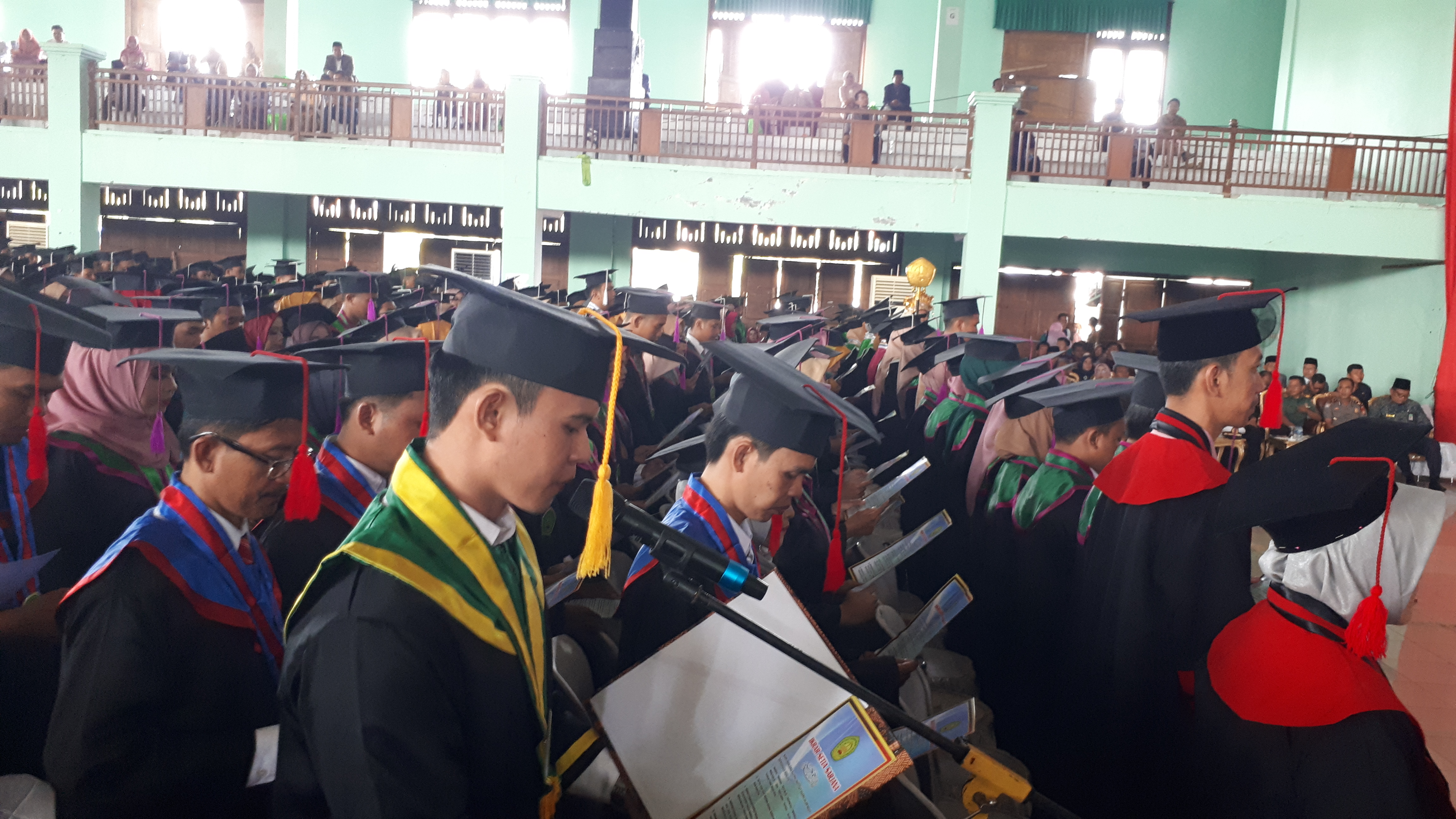Saat pembacaan ikrar alumni di wisuda angkatan XIV IAIN Bengkulu.