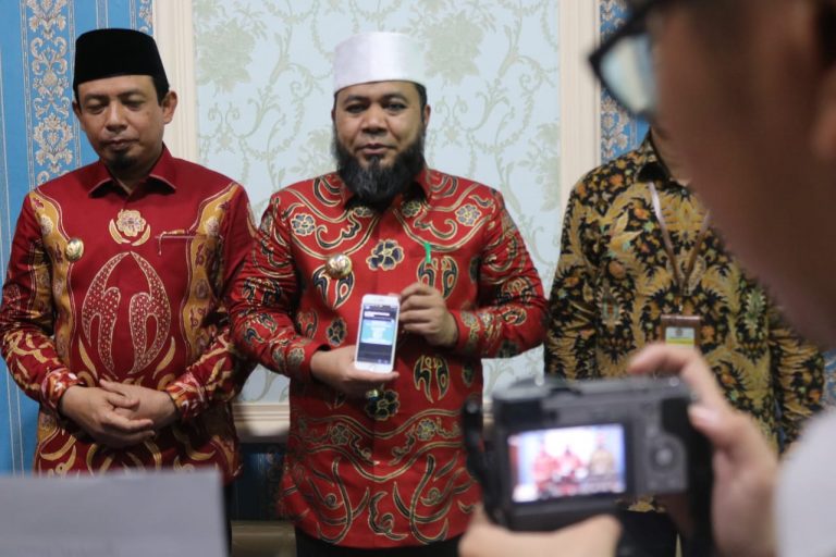 Walikota beserta Wakil Walikota saat menyampaikan imbauannya.