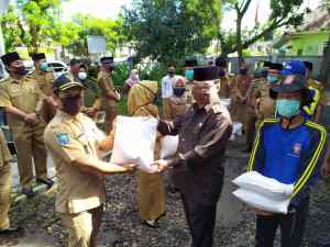 Pemkab RL Bagikan 15 Ton Beras Ke Masyarakat Terdampak Covid-19