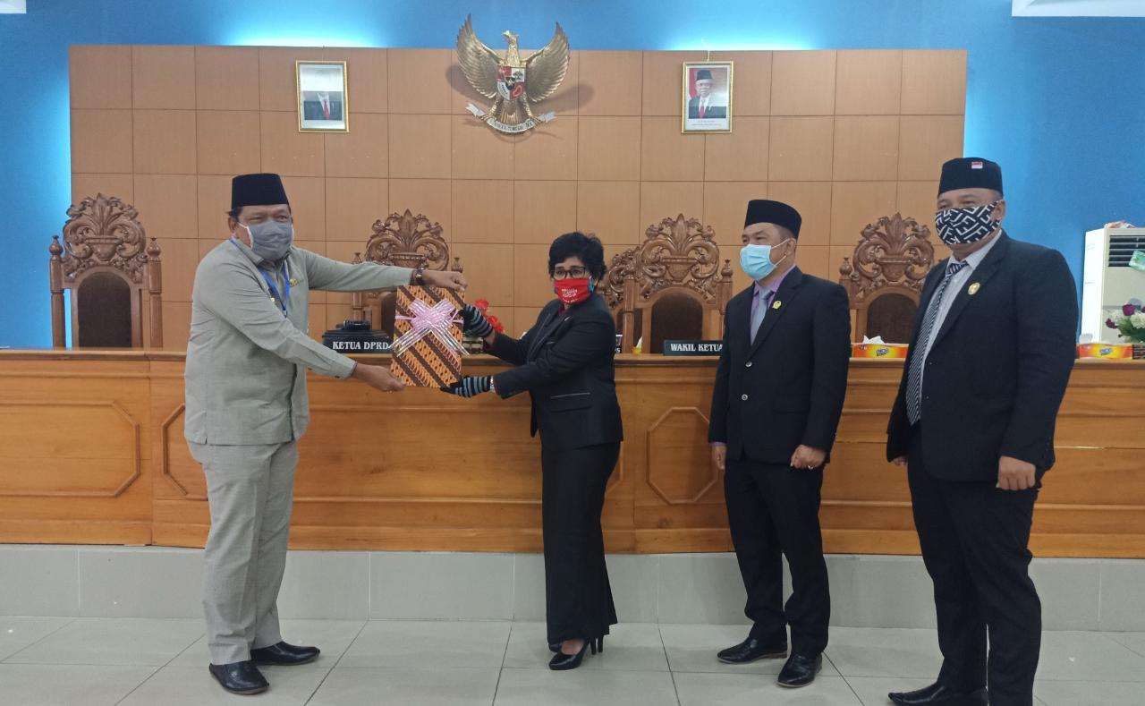 Ditengah Pandemi Covid-19, Dewan BU Paripurnakan LKPJ Bupati Tahun 2019