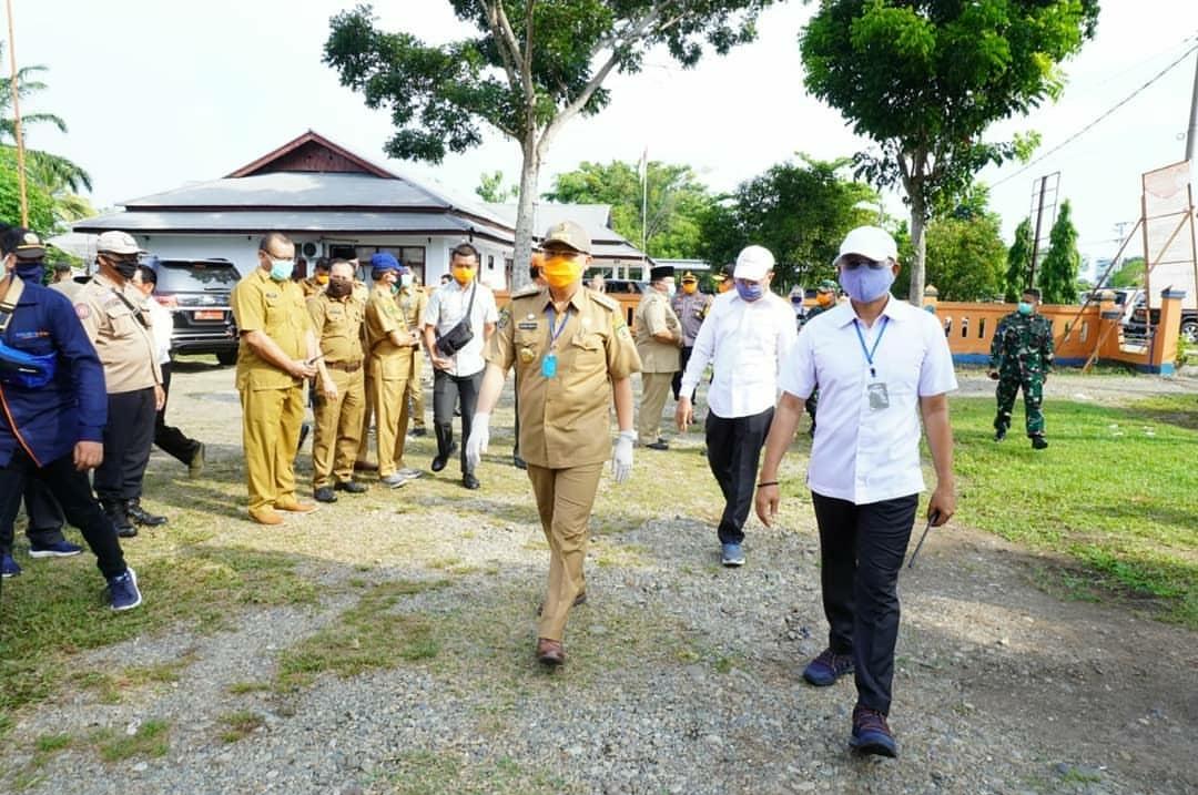 Gubernur ke Petugas Posko Covid-19 : Tolong Perhatikan Betul Yang Diperbatasan