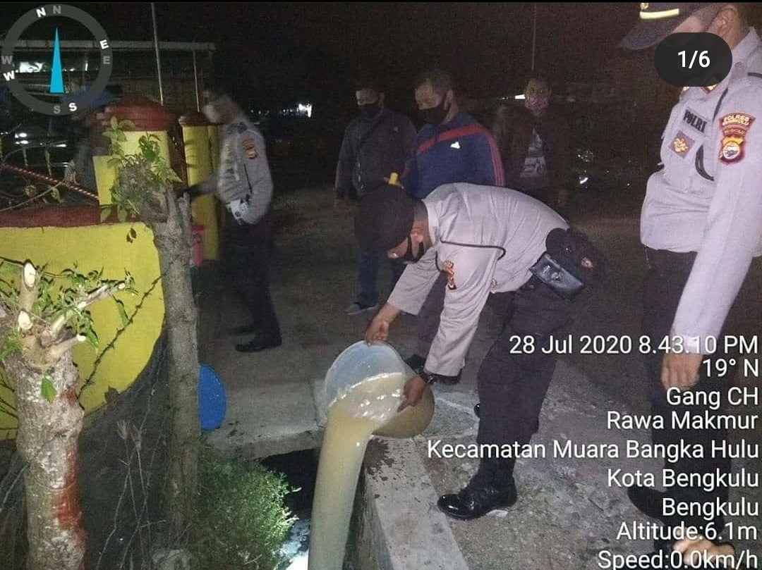 80 Liter Tuak Dituang ke Selokan