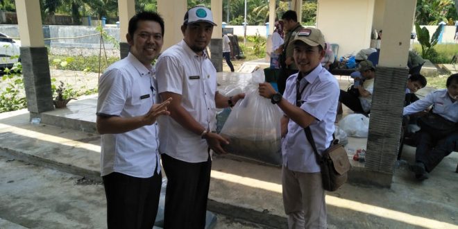 Bahagiakan Masyarakat, DKP Kota Bagikan 282 Ribu Ekor Bibit Ikan Lele