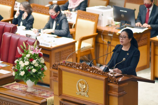 Ketua DPR RI Dr. (H.C.) Puan Maharani dalam pidato laporan kinerja DPR RI pada Rapat Paripurna DPR RI dalam rangka HUT ke-75 DPR RI di Gedung Nusantara II, Senayan, Jakarta, Selasa (1/9/2020). Foto : Runi/Man  