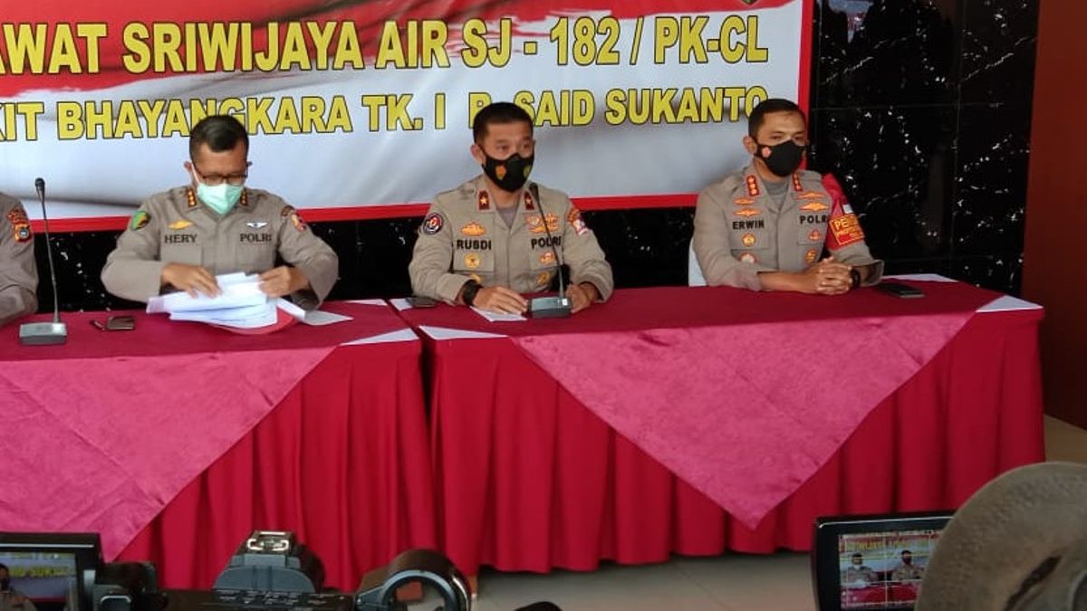 DVI Polri Terima 16 Kantong Jenazah Korban Pesawat Sriwijaya Air