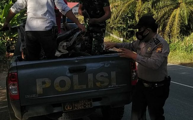 Proses evakuasi motor korban Lakalantas/Tribratanewsbengkulu.com