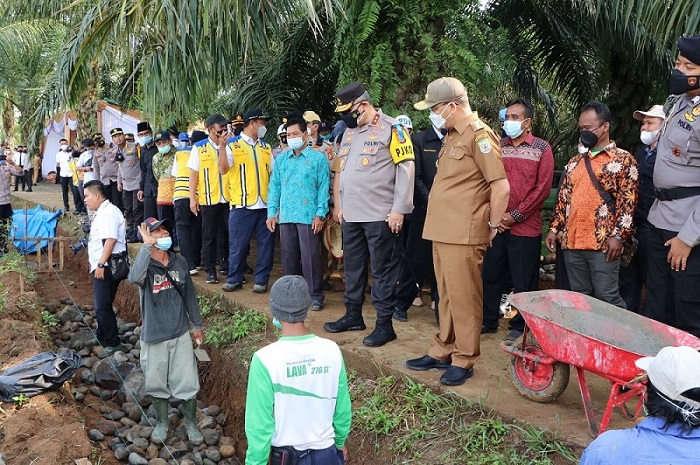 Tinjau padat karya