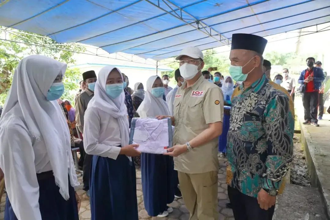 penyerahan bantuan