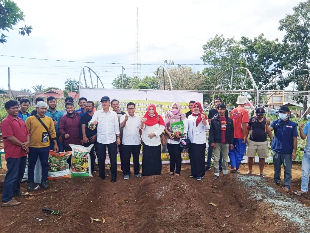 Penyerahgan bibit pertanian