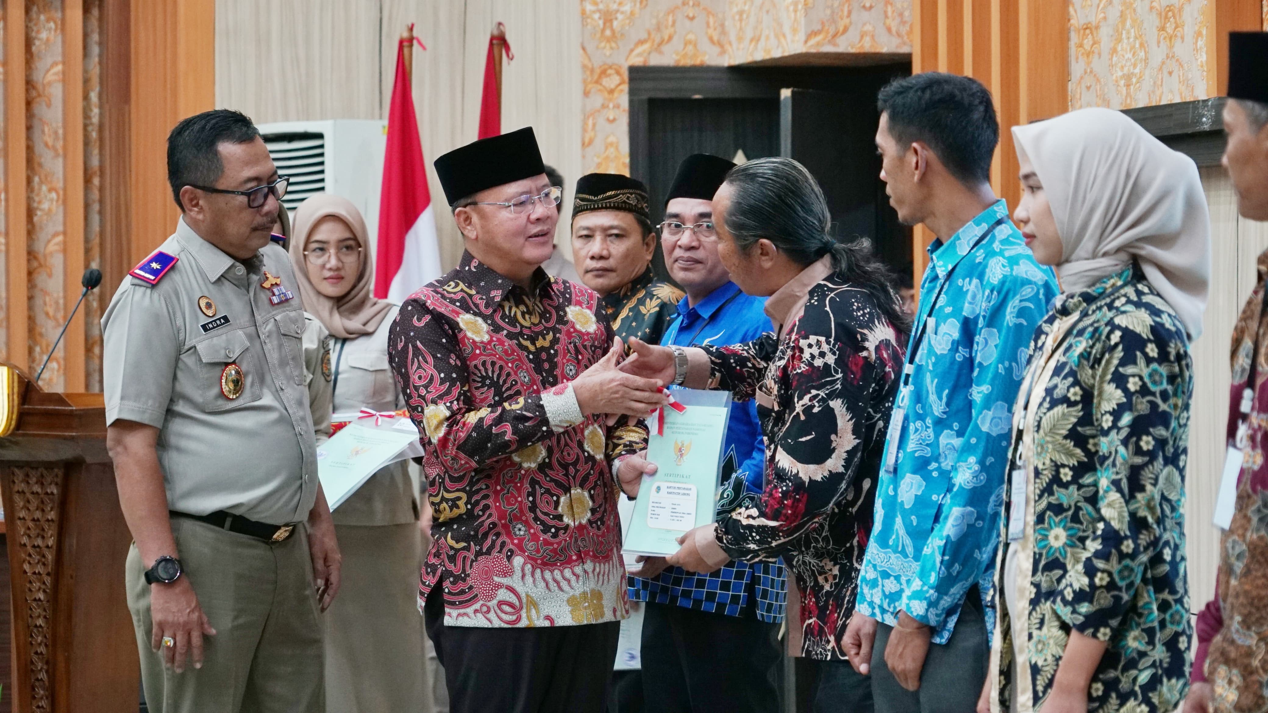 Bagikan 200 Sertipikat Tanah PTSL