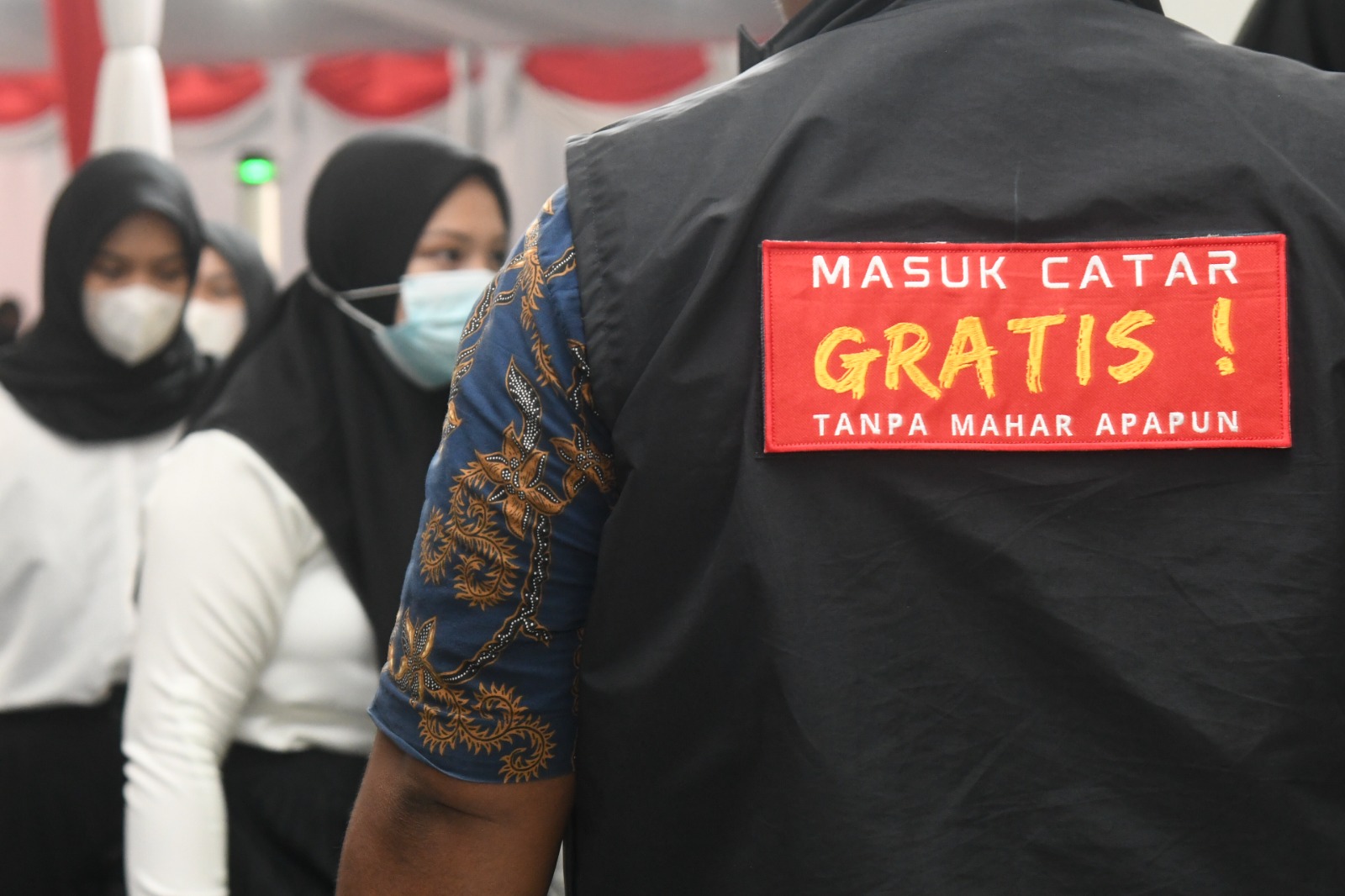 Jakarta - Kementerian Hukum dan HAM (Kemenkumham) membuka pendaftaran calon taruna (catar) sekolah kedinasan tahun anggaran 2024. Pendaftaran dilakukan secara online sejak 15 Mei hingga 13 Juni 2024.   Pembukaan seleksi catar ini telah diresmikan melalui surat Pengumuman No. SEK-KP.02.04-167 yang ditandatangani oleh Sekretaris Jenderal Kemenkumham, Andap Budhi Revianto. Pengumuman ini dapat diakses pada laman https://catar.kemenkumham.go.id/   Andap menjelaskan pendaftaran dibuka untuk formasi umum dengan p