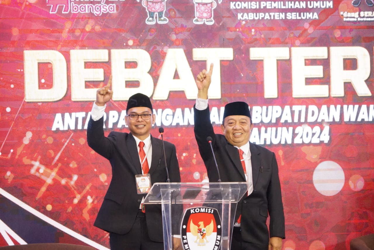 Debat terbuka putaran kedua dalam rangka Pemilihan Kepala Daerah (Pilkada) Kabupaten Seluma, Sabtu, 16 November 2024. Tema debat kali ini adalah “Sinergi Memajukan Daerah dengan Inovasi yang Inklusif dan Berdaya Saing dalam Rangka NKRI”.  