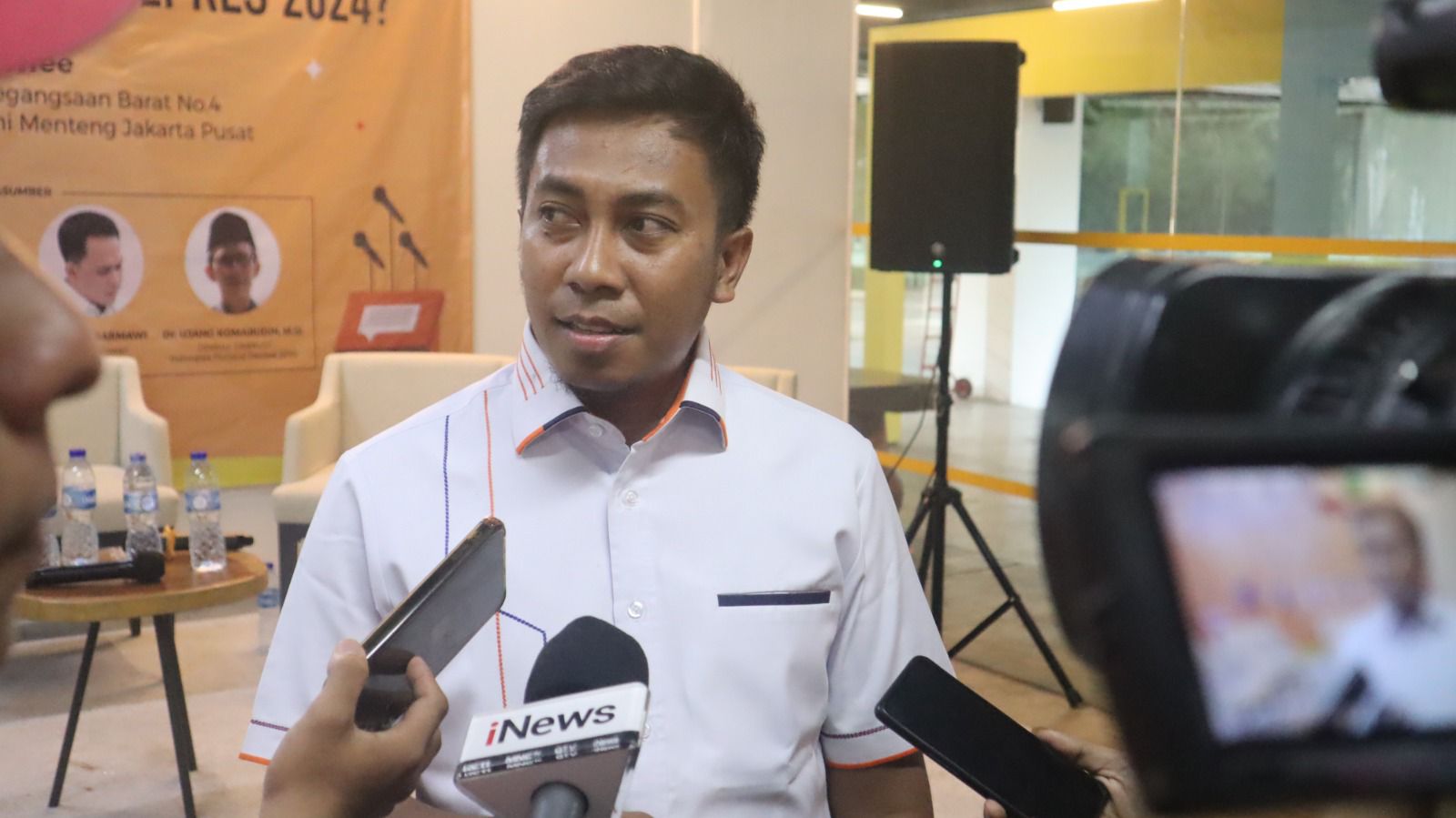 Iwan Setiawan, Direktur Eksekutif Indonesia Political Review