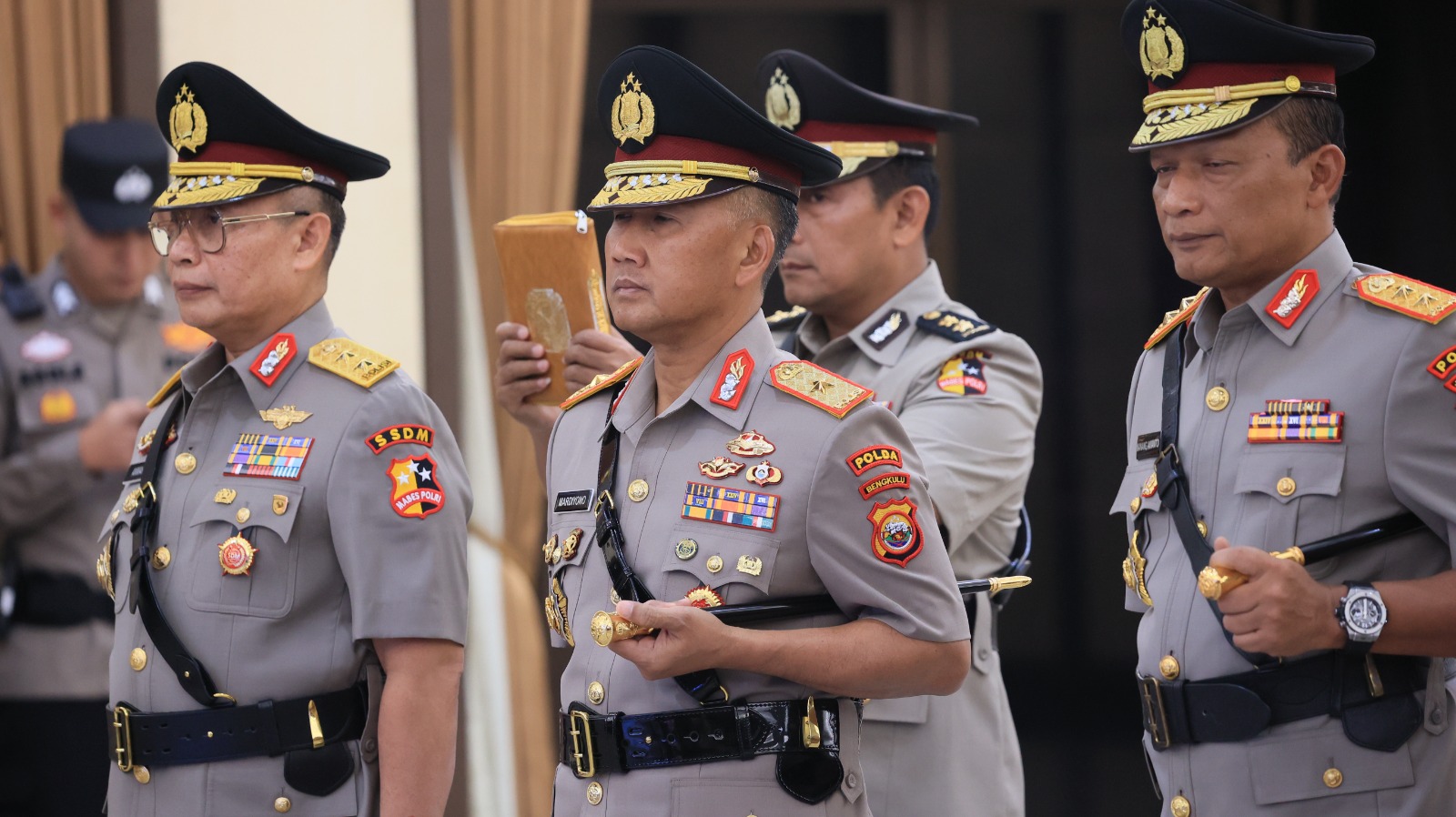 Kapolri memimpin langsung upacara serah terima jabatan (Sertijab) sejumlah perwira tinggi Polri di Mabes Polri, Jakarta, pada Jumat (14/3). 