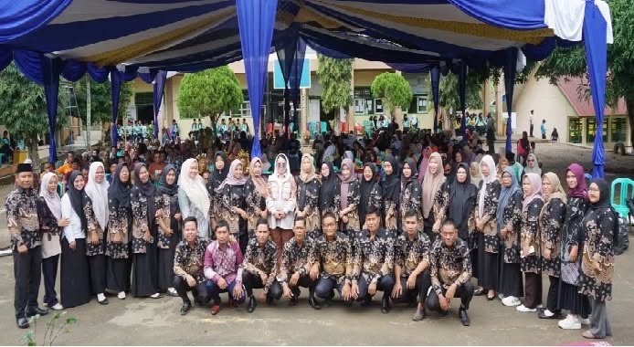 Anggota DPD RI Dapil Bengkulu, Apt. Destita Khairilisani, S.Farm., M.S.M., menggelar reses di Halaman SMPN 19 Seluma, Kecamatan Semidang Alas Maras, Kamis (31/7/2025) pagi.