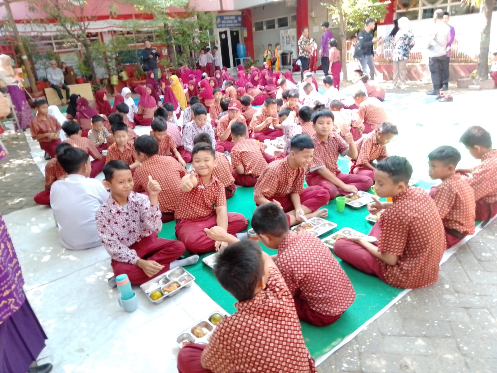 Uji Coba Dapur Sekolah di Makassar Buktikan Efektif Tanpa Kasus Keracunan