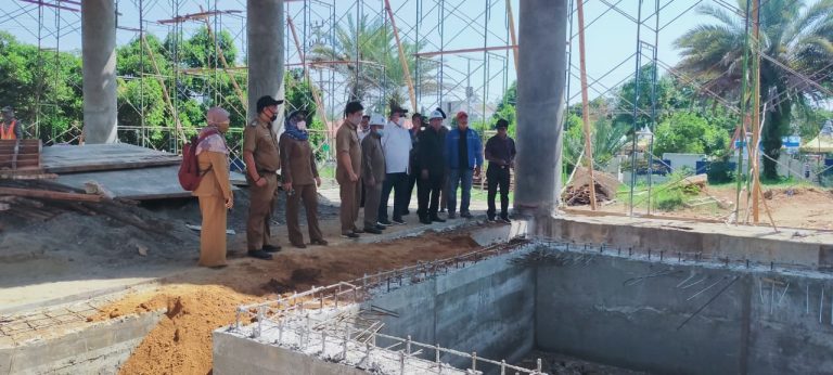 Komisi II Dewan Kota Sidak Pembangunan Alun-Alun Berendo