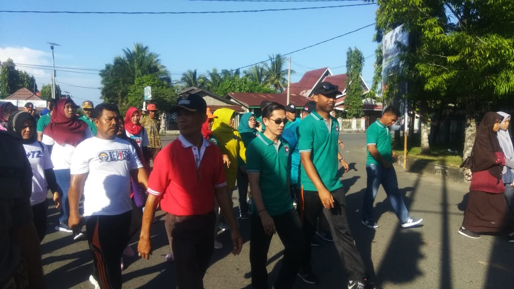 Saat jalan santai bersama.