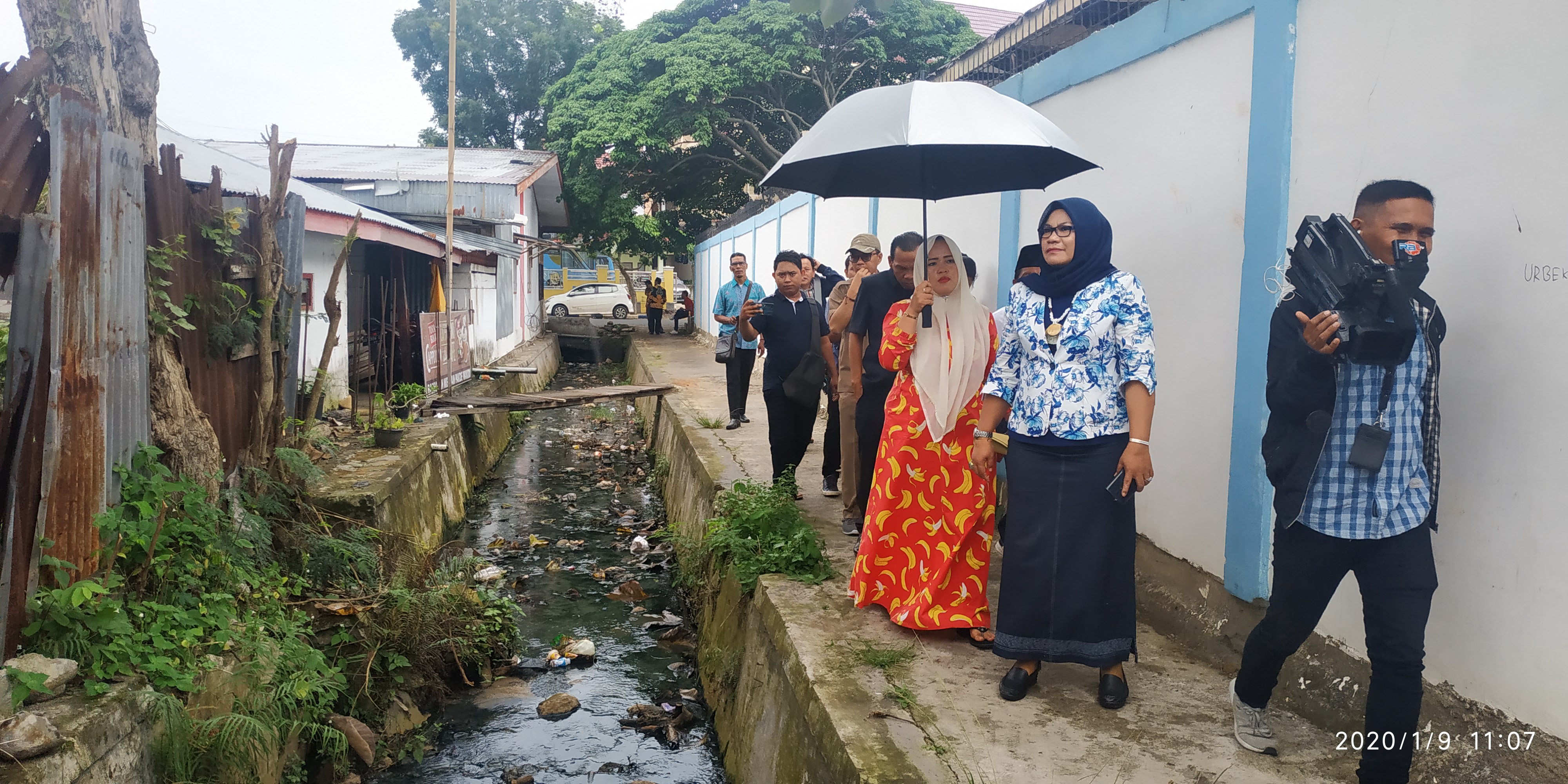 Komisi II DPRD Kota Bengkulu saat menyidak lokasi permukiman kumuh di Kelurahan Padang Jati.