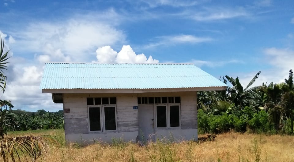 Salah satu rumah warga trans yang tidak boleh ditempati lagi karena ditinggal keluar pulau tanpa izin.