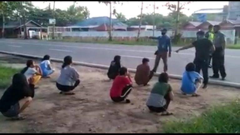 Asyik Nongkrong, Kerumunan Pemuda Ini Dibubarkan Satpol PP Kota