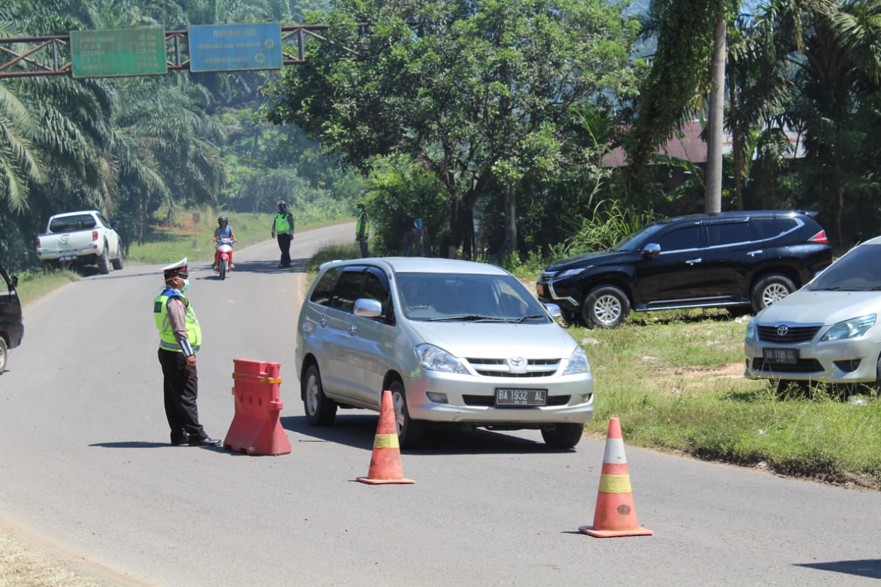 Penjagaan di posko pintu keluar masuk Bengkulu - Padang