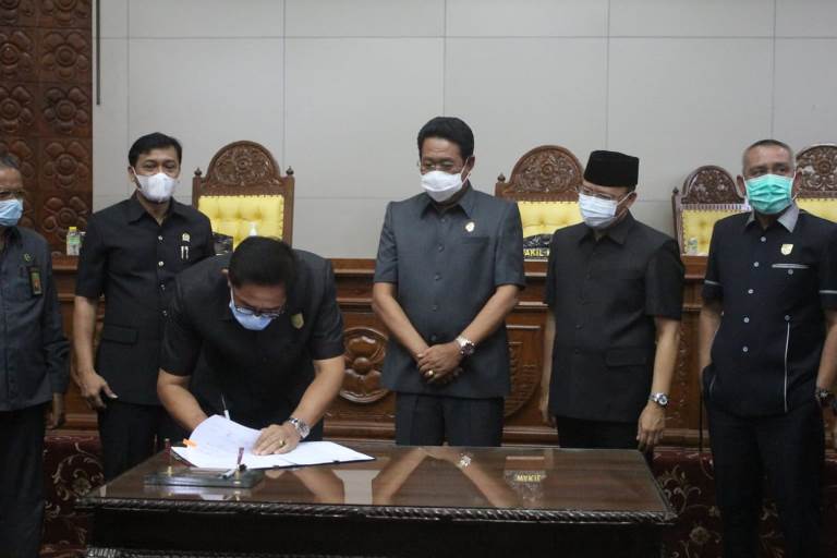 Penandatanganan Berita Acara Berakhirnya masa jabatan Gubernur dan Wakil Gubernur Bengkulu periode 2016-2021/MC Provinsi Bengkulu