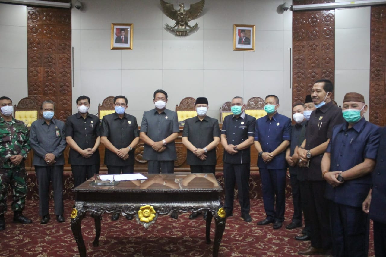 Foto Bersama di paripurna pengumuman berakhirnya masa jabatan Gubernur dan Wakil Gubernur Bengkulu periode 2016-2021/Mc Provinsi Bengkulu