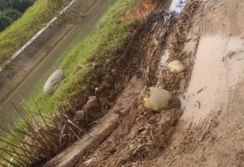 Jalur evakuasi yang terlihat hancur hingga kini belum ada tersentuh pembangunan.