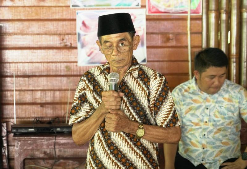 Wagiono, Salah satu tokoh masyarakat Ketahun, Kabupetan Bengkulu Utara saat menyampaikan rasa bangganya terhadap Gubernur Bengkulu Rohidin Mersyah.