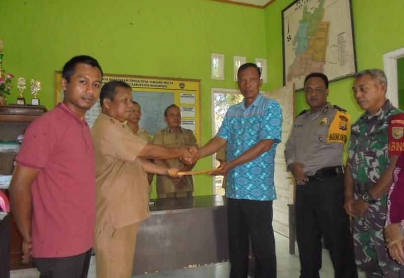 Serah terima realisasi pekerjaan Dana Desa tahun 2019 dari TPK Desa ke Masyarakat Desa dan pihak Kecamatan.