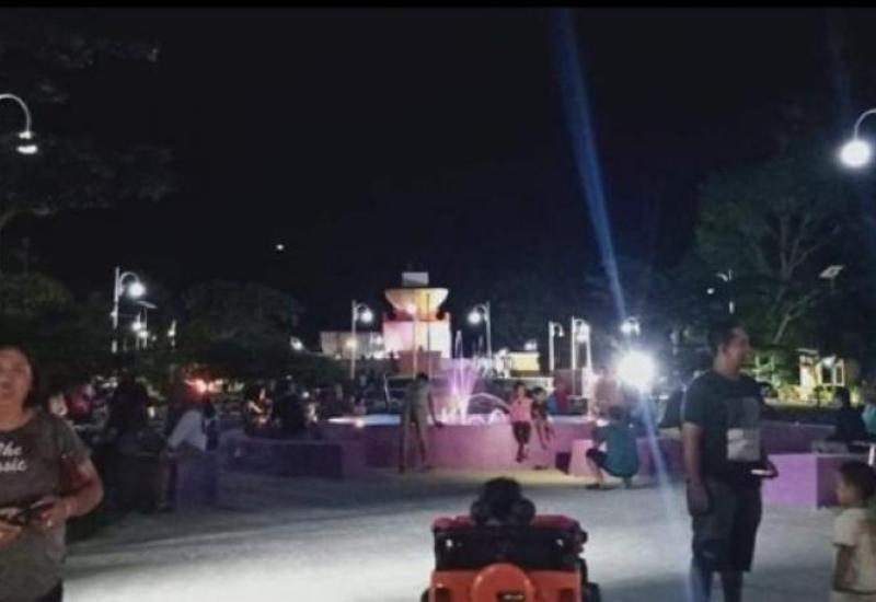 Taman bundaran Mukomuko.