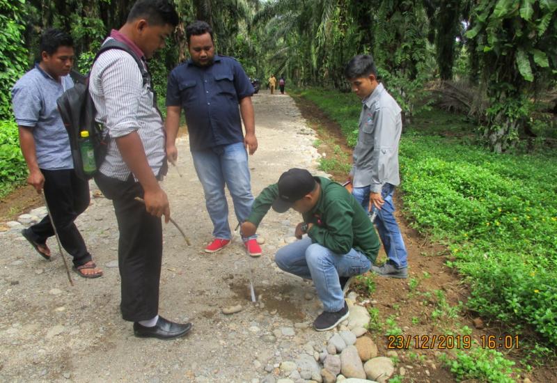 Saat pengukuran lokasi pembangunan.