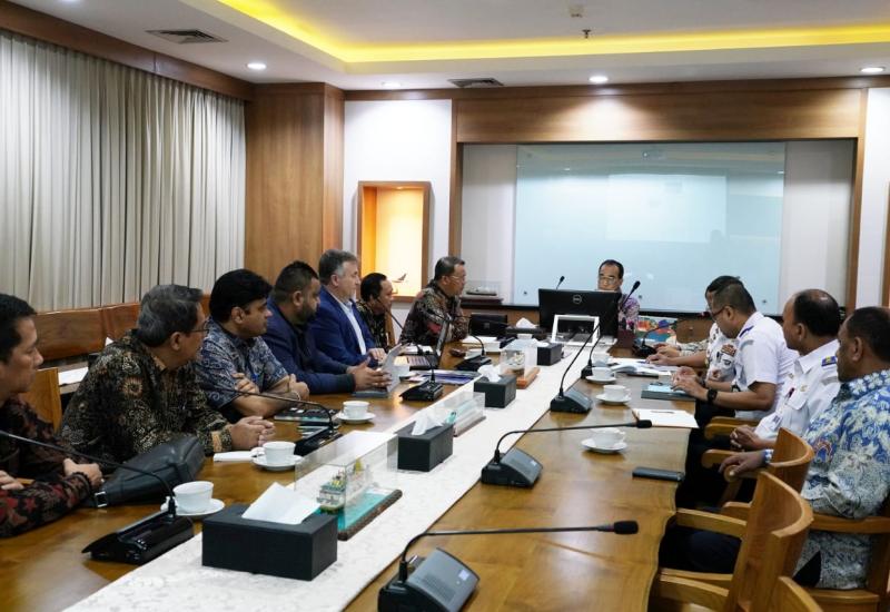 Gubernur Rohidin saat rapat bersama pihak Kemenhub RI.