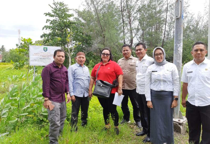Pansus saat meninjau langsung lokasi.