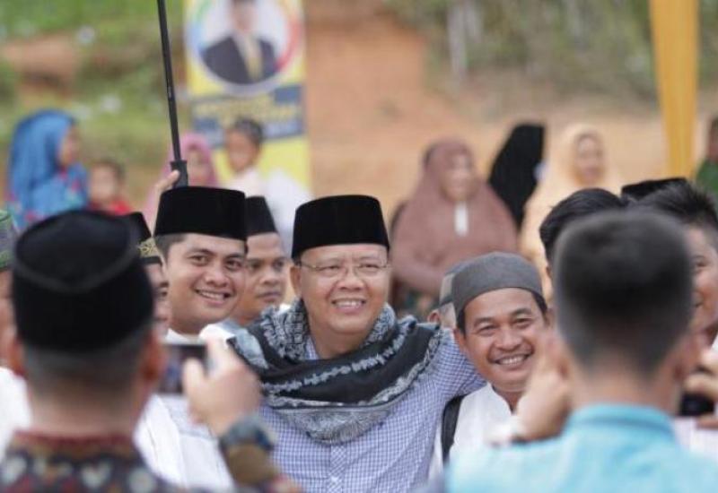 Gubernur Rohidin saat menghadiri tabligh akbar di Desa Air Rami.