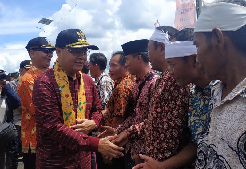 Gubernur Rohidin tuba di pelabuhan Malakoni Enggano