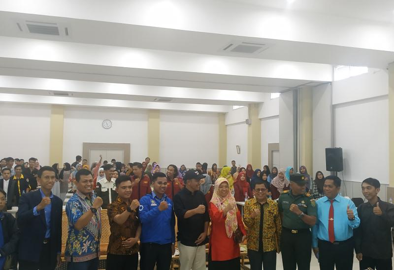 Seminar dan Dialog Publik mengenai Pro Kontra Omnibus Law.