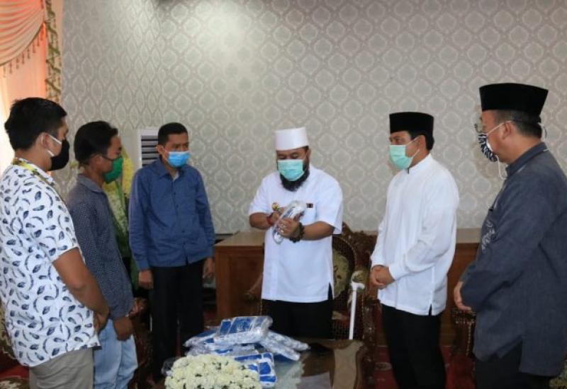 Walikota Helmi Beri Bantuan Masker Untuk Masyarakat Kepahiang