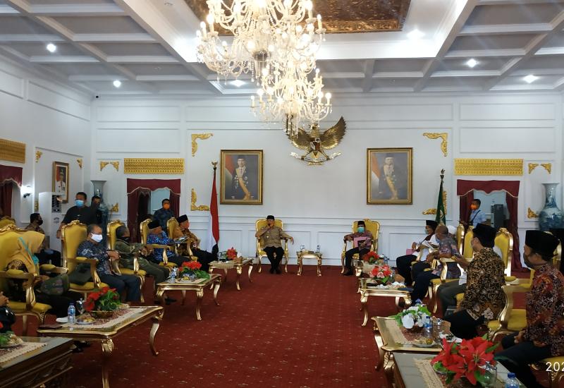 Bahas Tentang Covid-19 Bersama Tokoh Agama, Gubernur : Keluarga Boleh Ikut Pemakaman Positif Covid-19