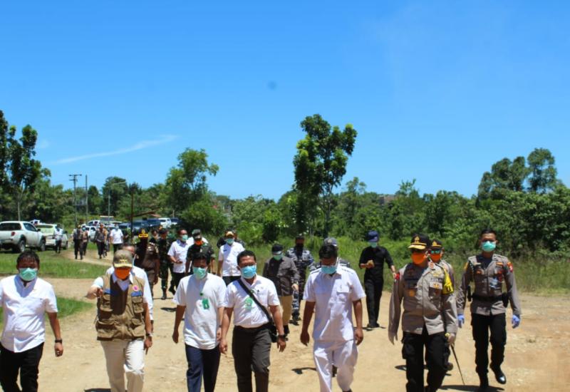 Tinjau Posko Perbatasan Mukomuko - Padang, Gubernur Tekankan Pendataan Masyarakat Keluar Masuk