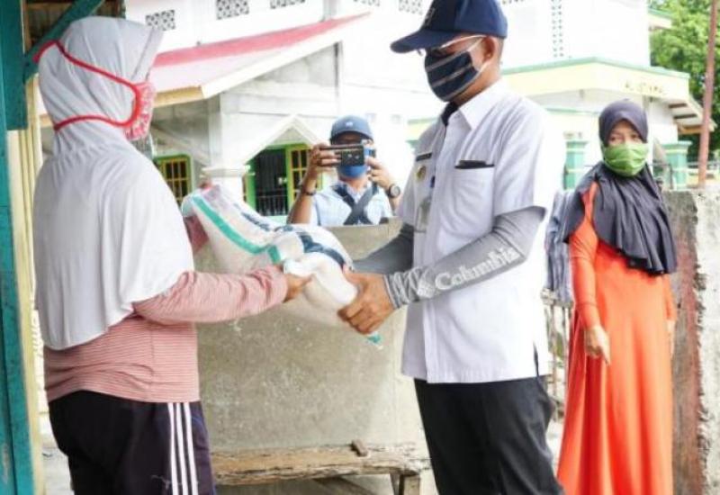 Pemkab BS Mulai Salurkan Bantuan Covid-19, Per KK Dapat 10 Kg Beras