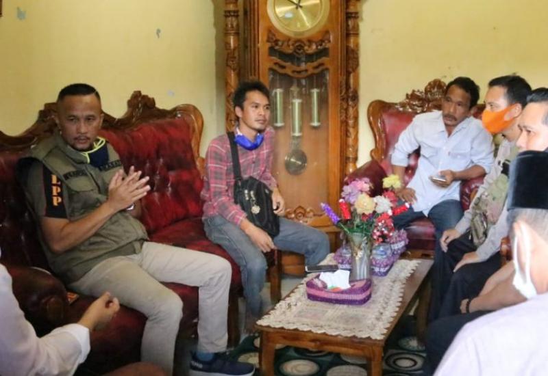 Warga Padang Nangka Kritisi Bantuan Beras Pemkot Kurang 5 Ons