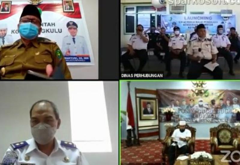 Melalui video conference bersama Kementerian Perhubungan Republik Indonesia, Pemerintah Kota (Pemkot) Bengkulu melauncing uji berkala pengujian kendaraan bermotor di Kota Bengkulu. Launching ini dilakukan Walikota Bengkulu Helmi Hasan didampingi Sekretaris Daerah Marjon dan Dinas Perhubungan Kota Bengkulu serta jajarannya, Selasa (2/6/2020).  Dalam arahannya, Walikota Bengkulu Helmi Hasan mengatakan kegiatan launching ini sebagai bentuk keseriusan pemkot Bengkulu dalam melakukan pembangunan dari berbagai as